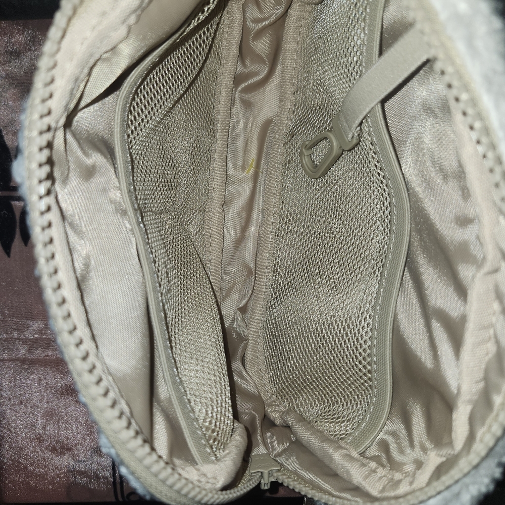 Lole Sherpa Belt Bag - Picture 3 of 5